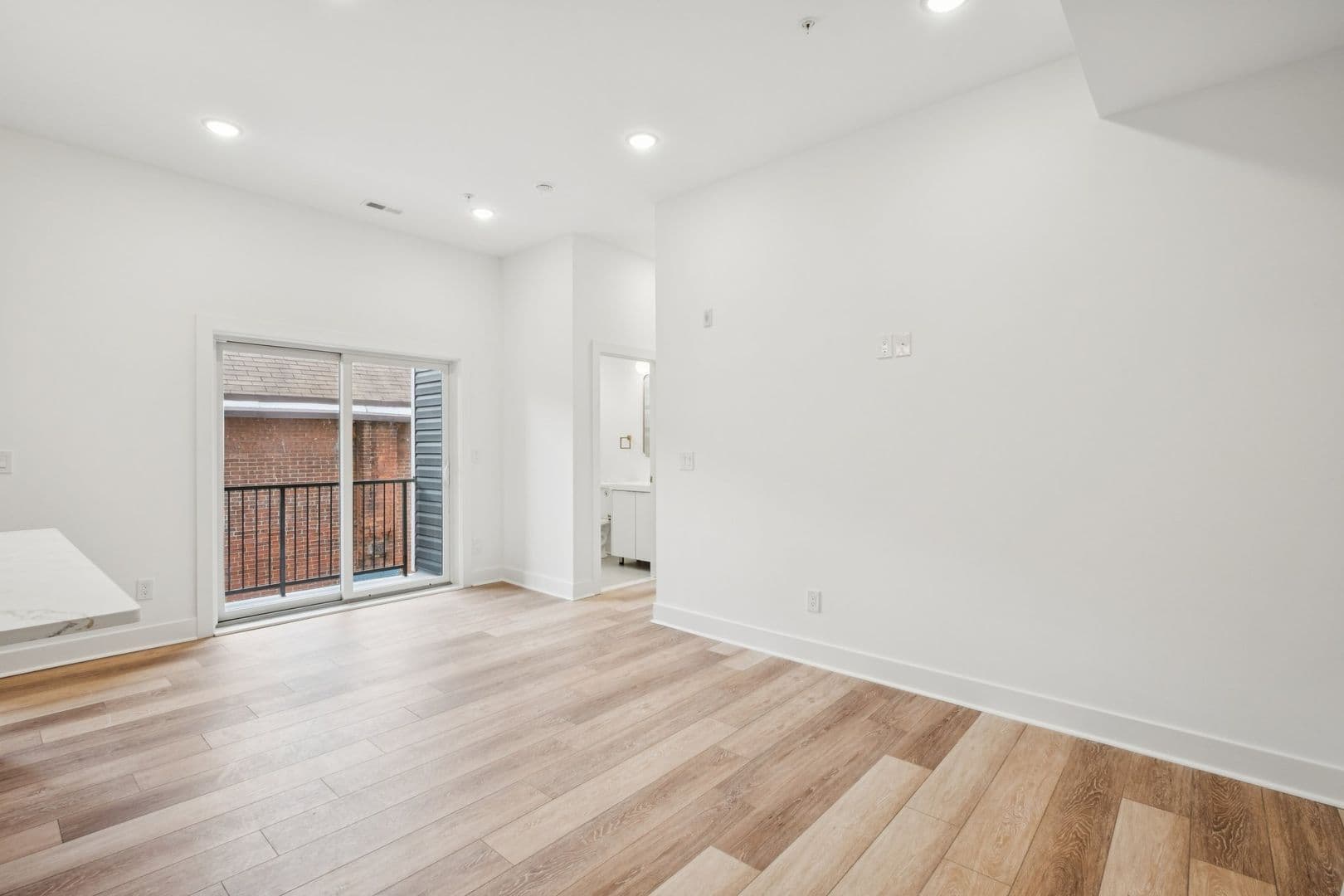 Philadelphia Apartment: 921 E Chelten Ave
