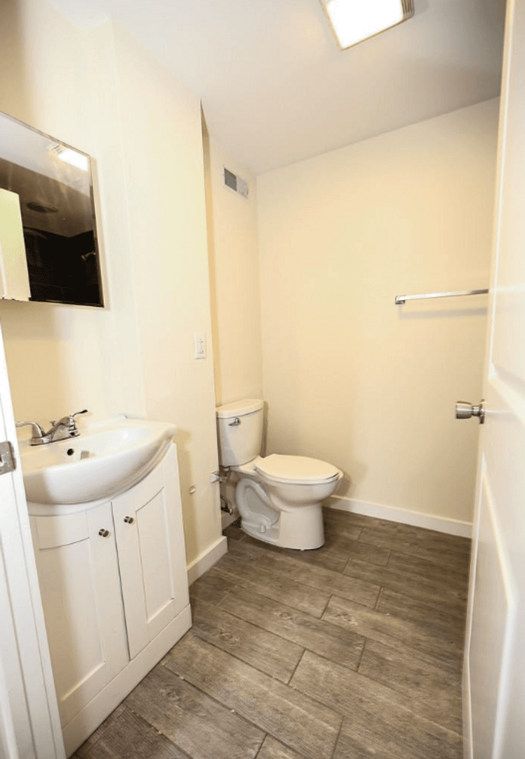Philadelphia Apartment: 1540-42 N Willington St