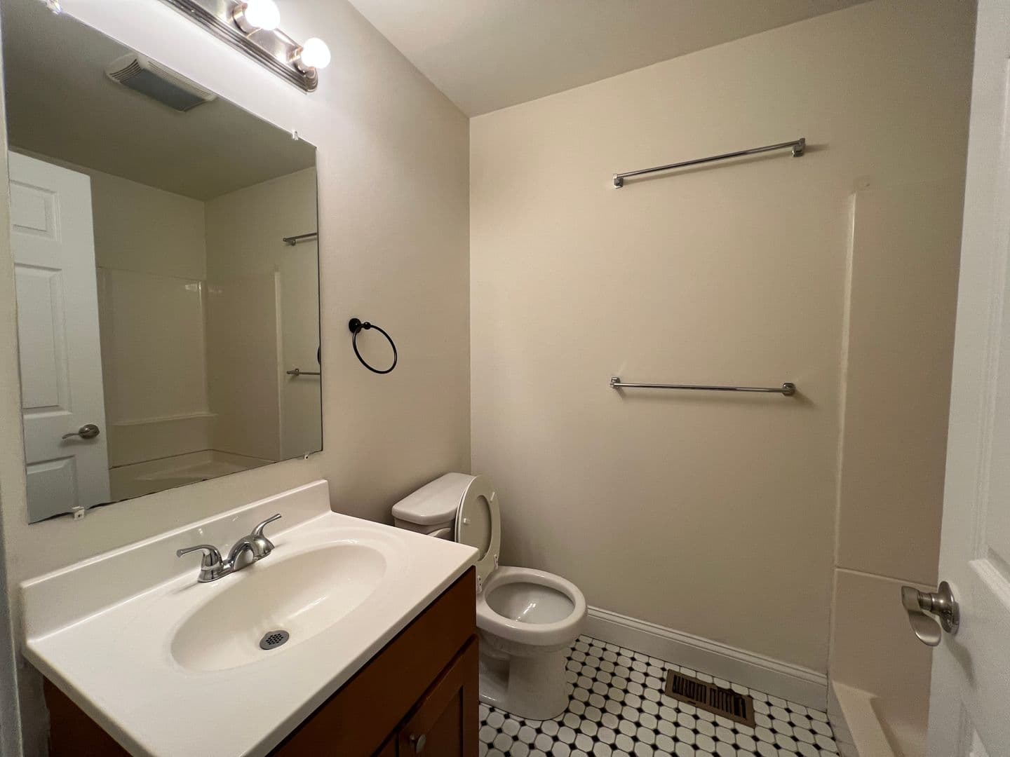 Philadelphia Apartment: 2219 N Camac St
