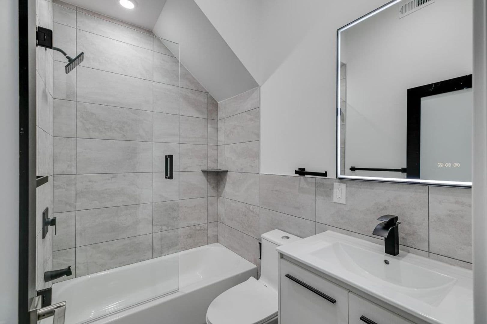 Philadelphia Apartment: 930 N 2nd St