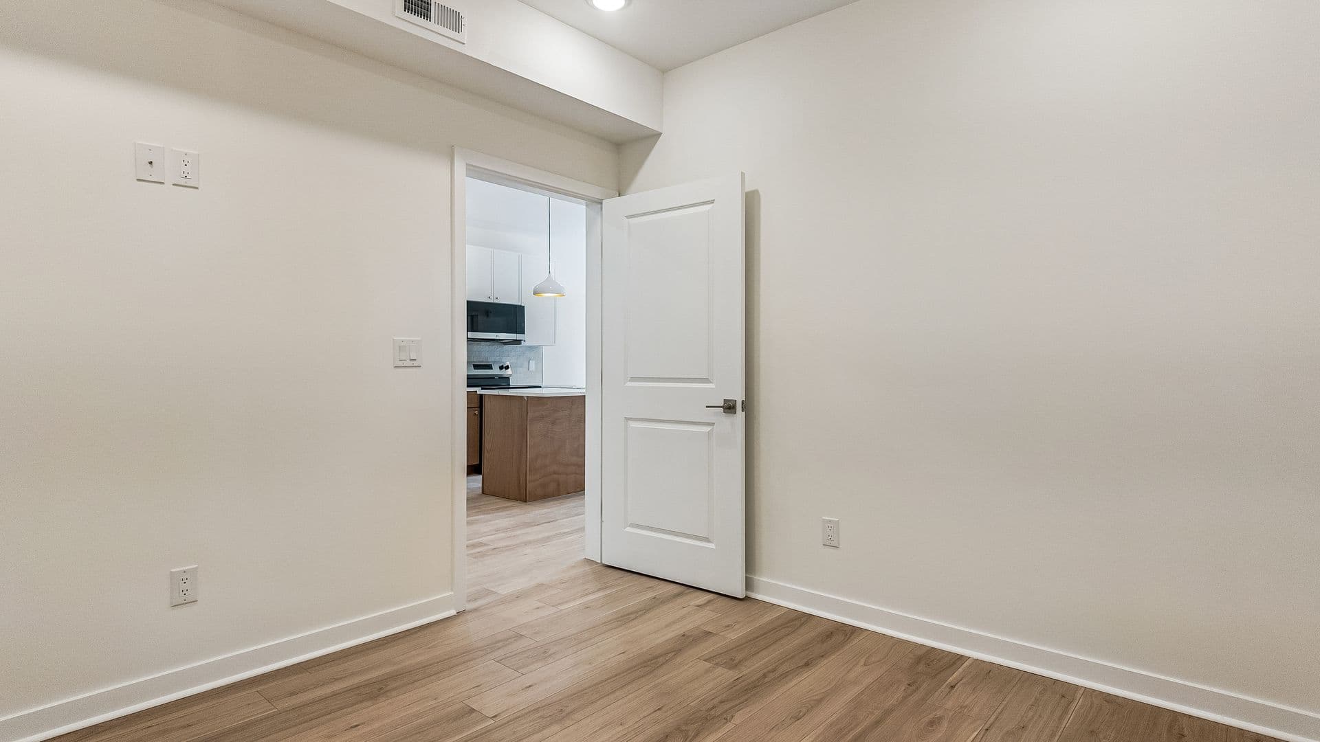 Philadelphia Apartment: 921 E Chelten Ave