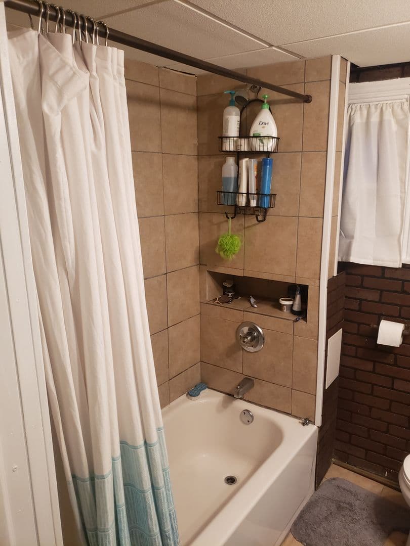 Philadelphia Apartment: 1527 Cecil B Moore Ave