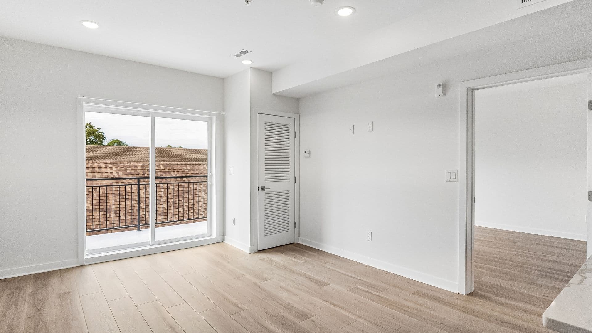 Philadelphia Apartment: 921 E Chelten Ave