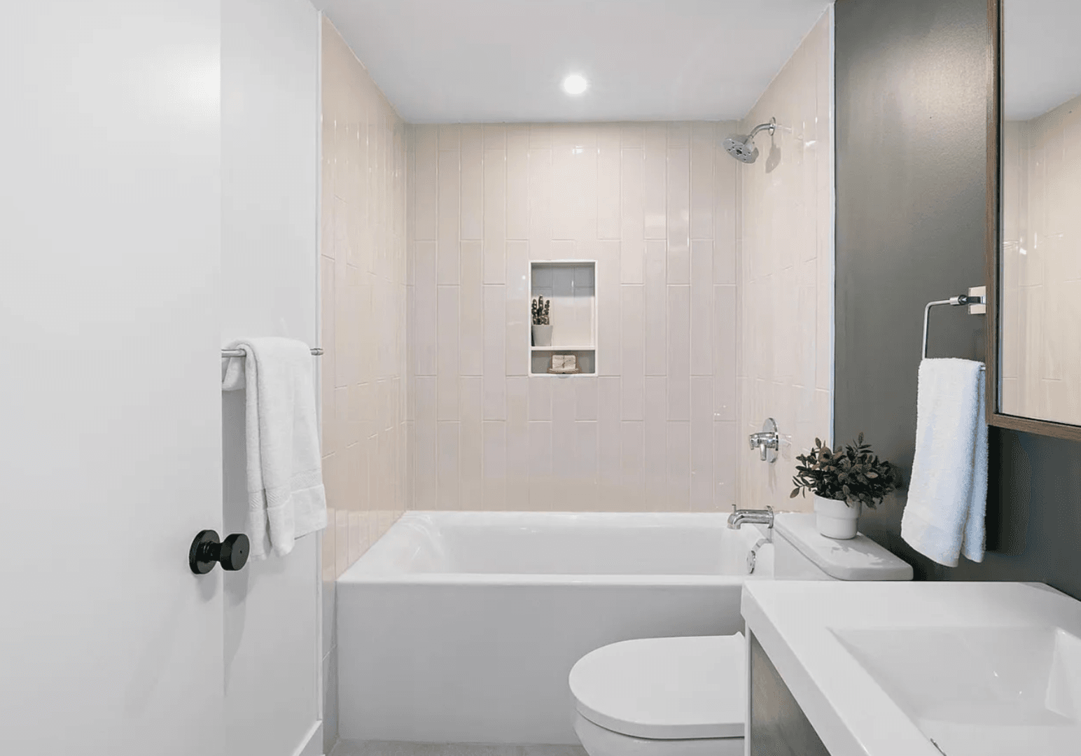 Philadelphia Apartment: 5202 Chester Avenue