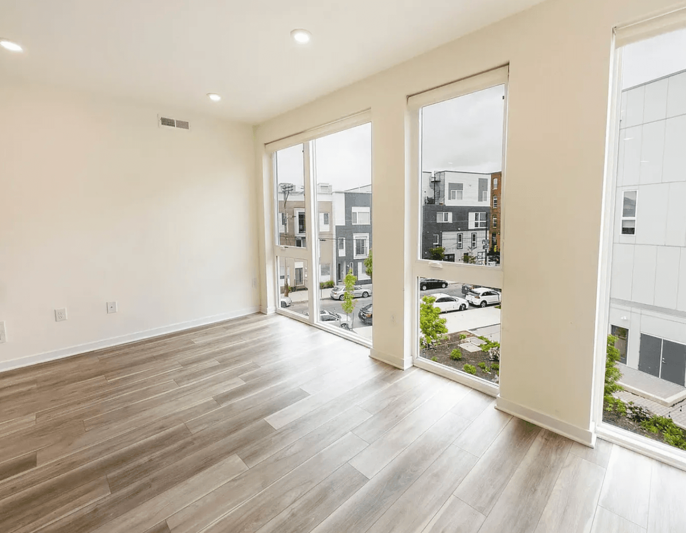 Philadelphia Apartment: 1660 Germantown Ave