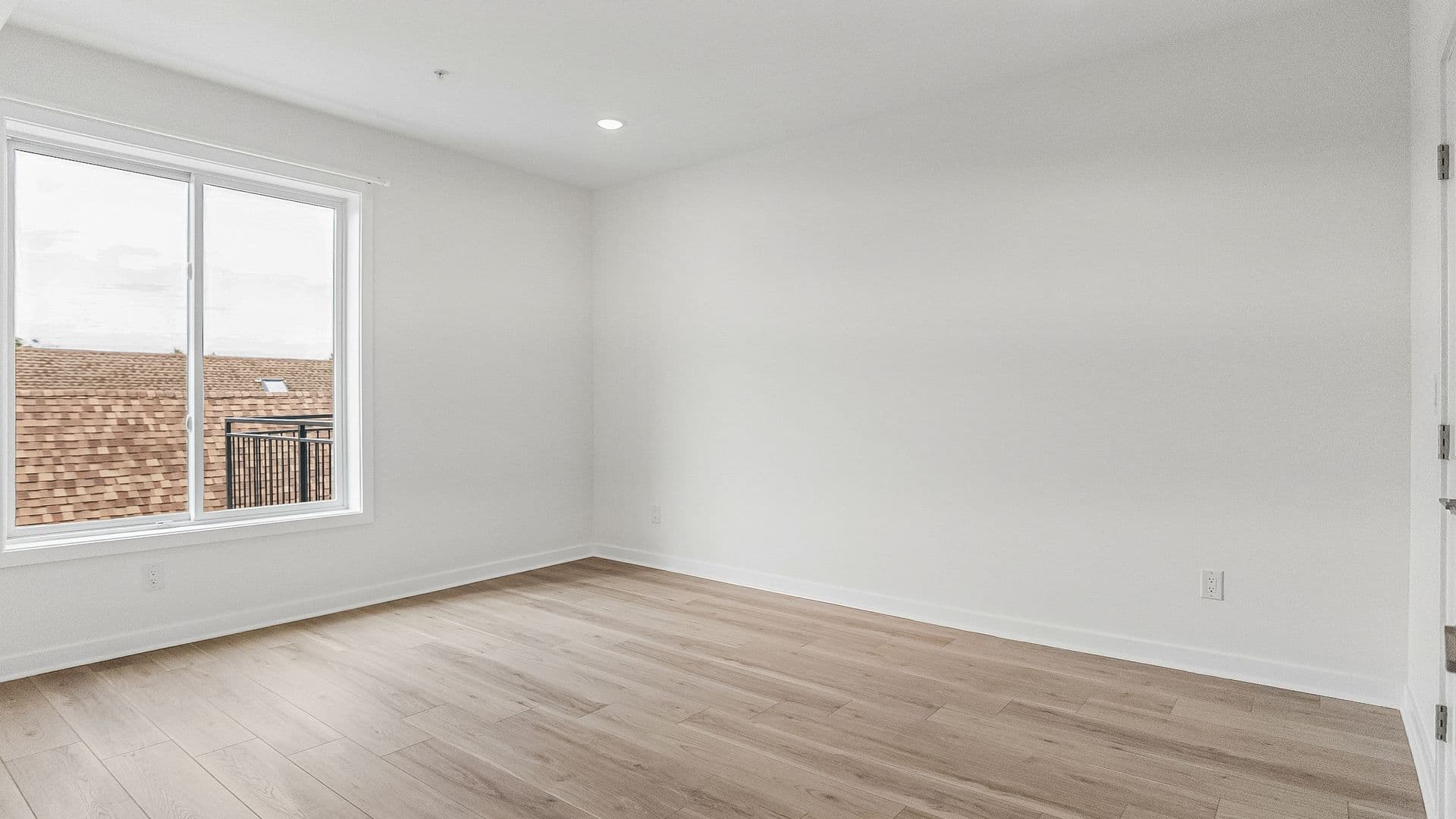 Philadelphia Apartment: 921 E Chelten Ave