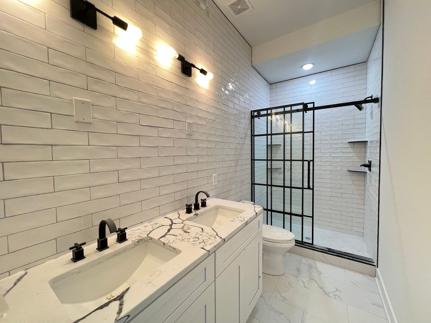 Philadelphia Apartment: 2550 Hope St