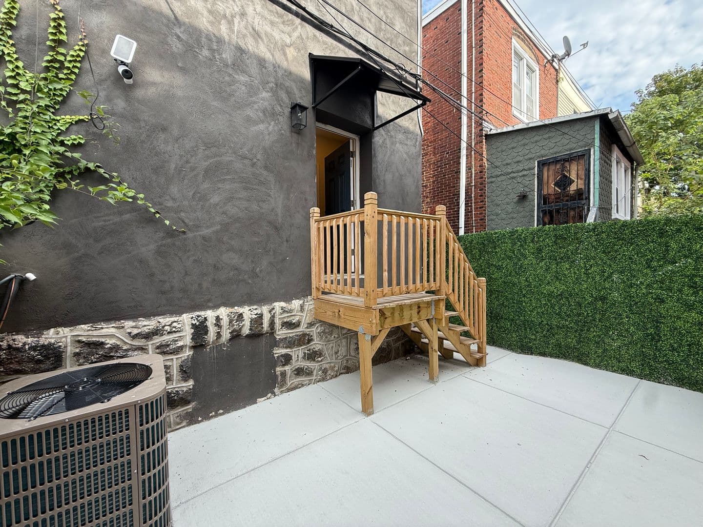 Philadelphia Apartment: 1402 S 54th St