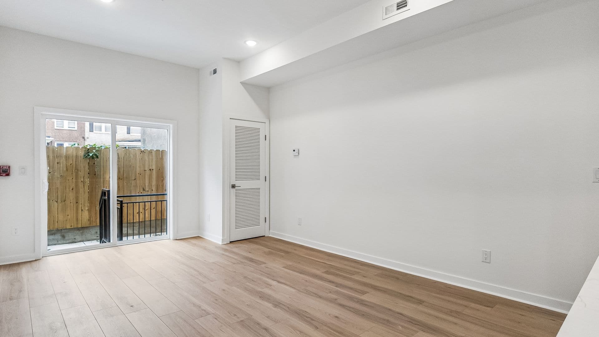 Philadelphia Apartment: 921 E Chelten Ave