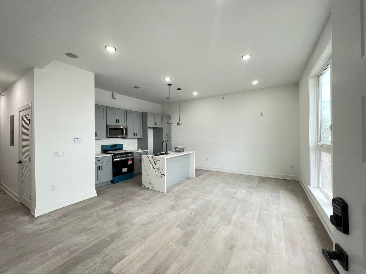 Philadelphia Apartment: 2550 Hope St