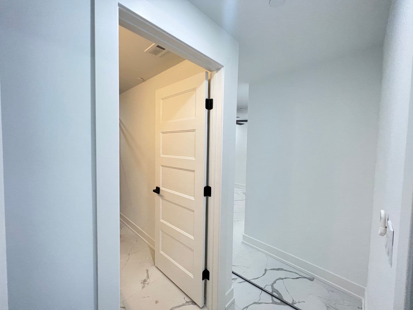 Philadelphia Apartment: 2550 Hope St
