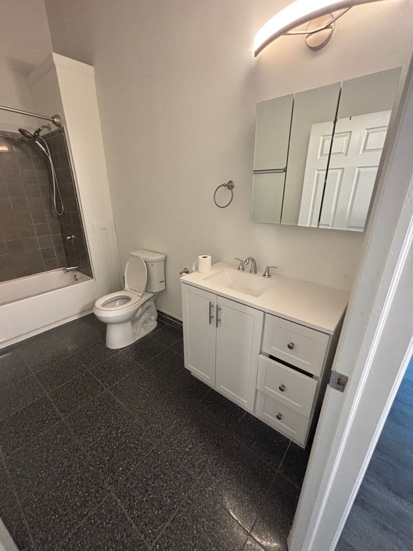 Philadelphia Apartment: 3560-62 Sepviva St