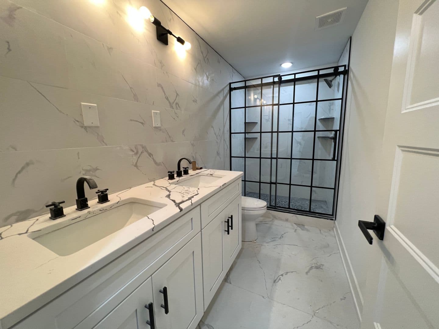 Philadelphia Apartment: 2550 Hope St