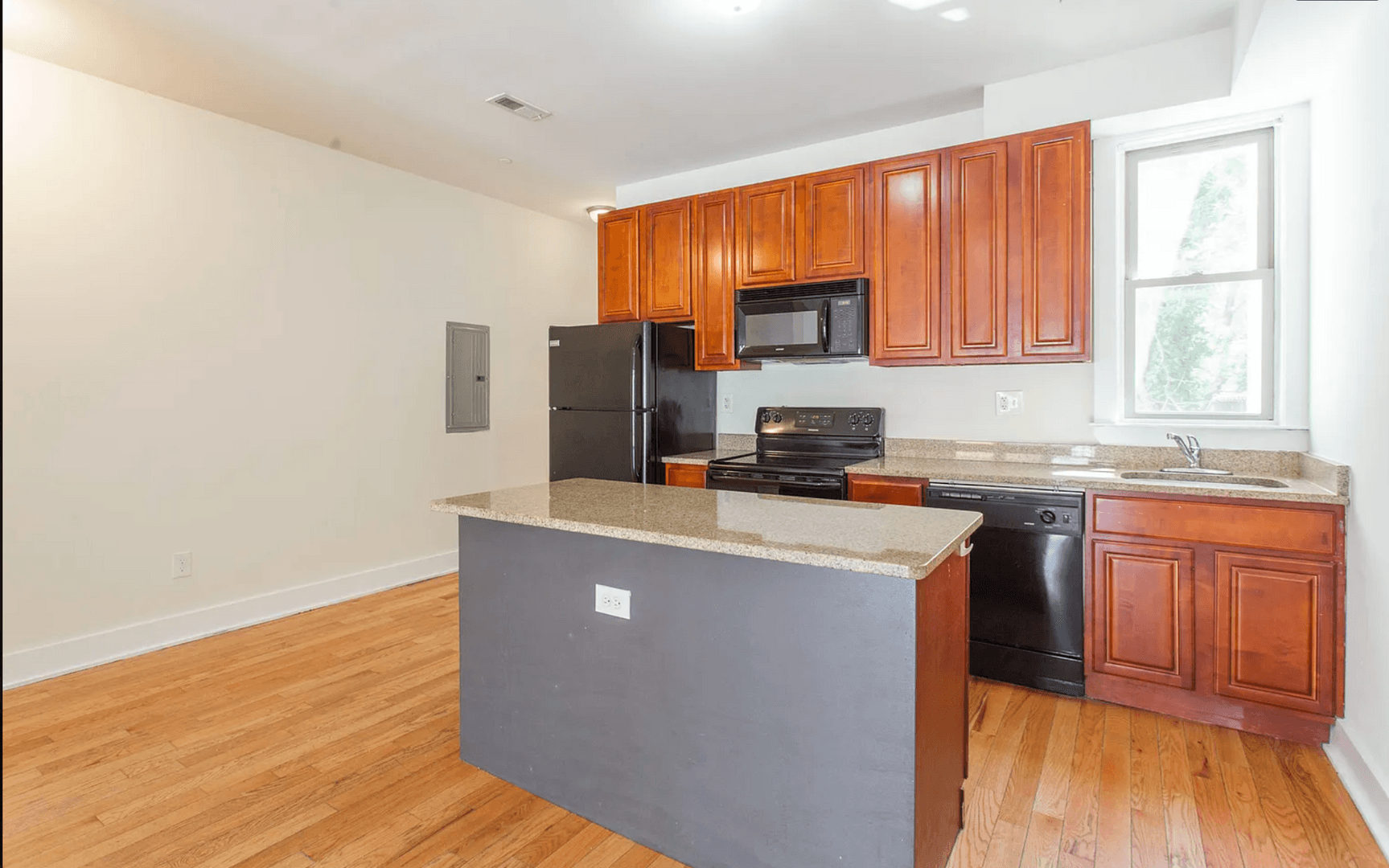 Philadelphia Apartment: 1706 Fontain St