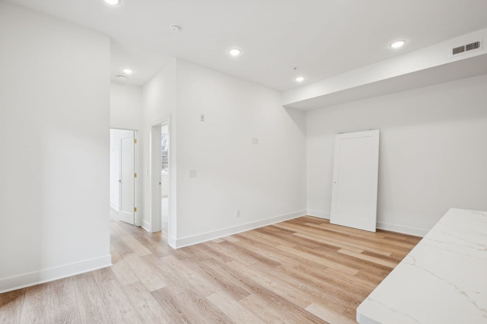 Philadelphia Apartment: 921 E Chelten Ave