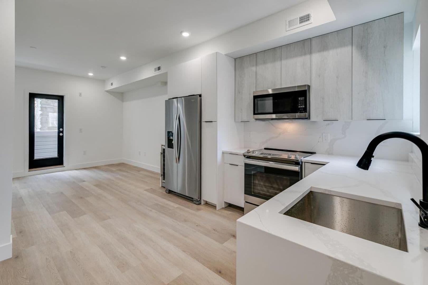 Philadelphia Apartment: 930 N 2nd St