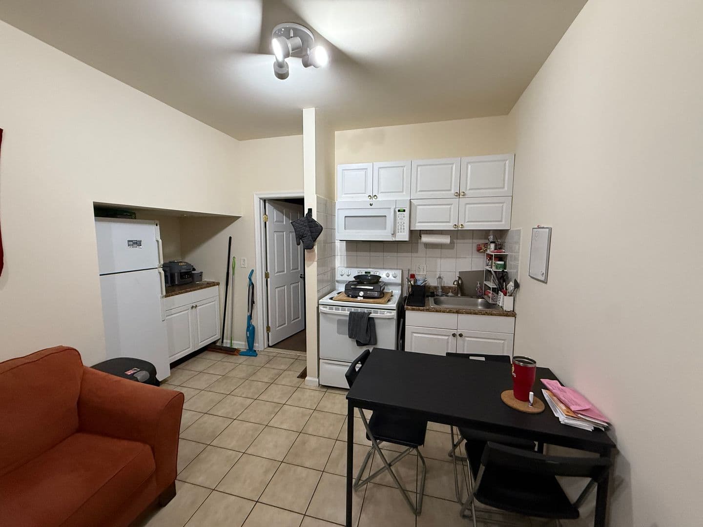 Philadelphia Apartment: 1713 W Berks St