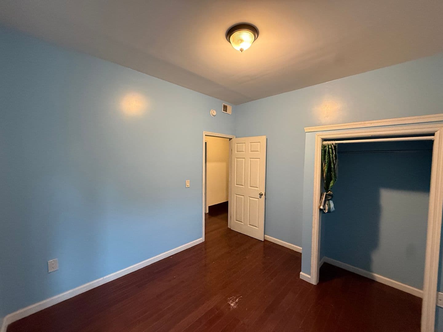 Philadelphia Apartment: 1533 Cecil B Moore Ave