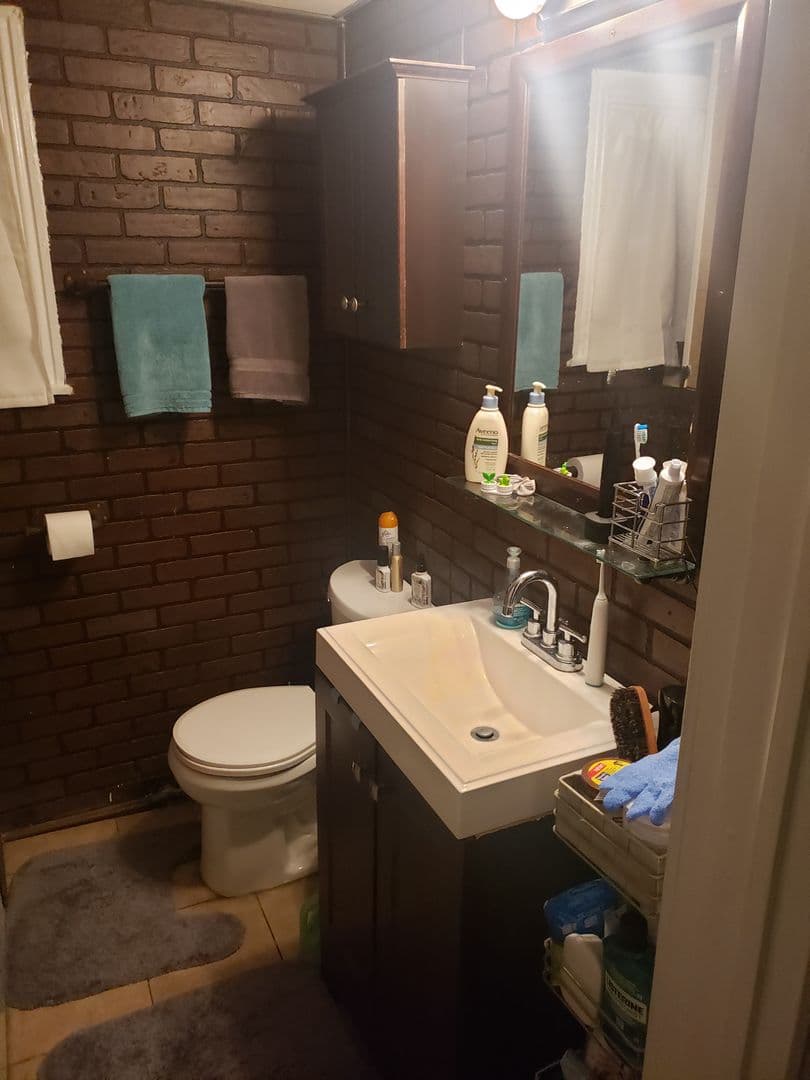 Philadelphia Apartment: 1527 Cecil B Moore Ave