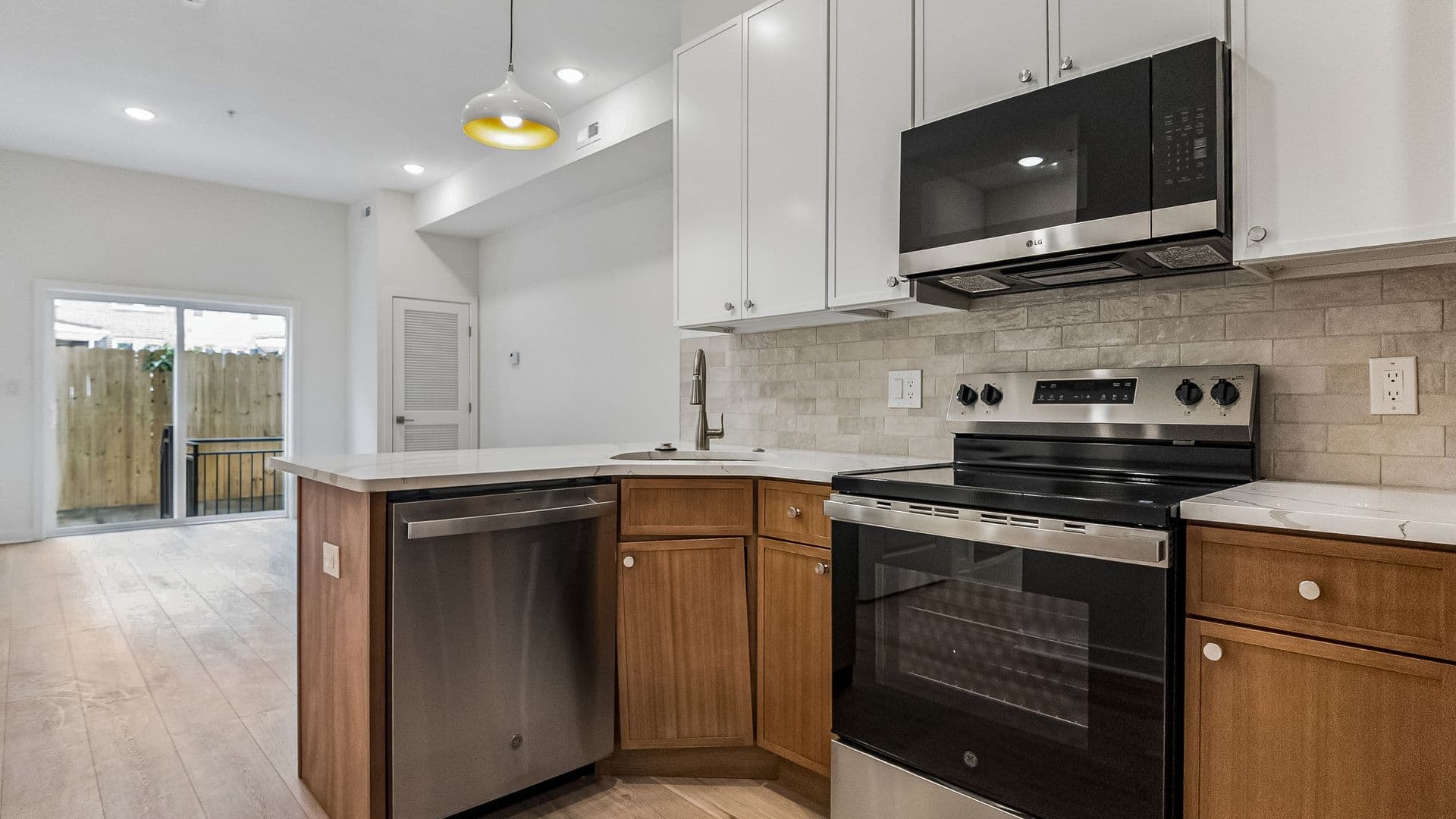 Philadelphia Apartment: 921 E Chelten Ave