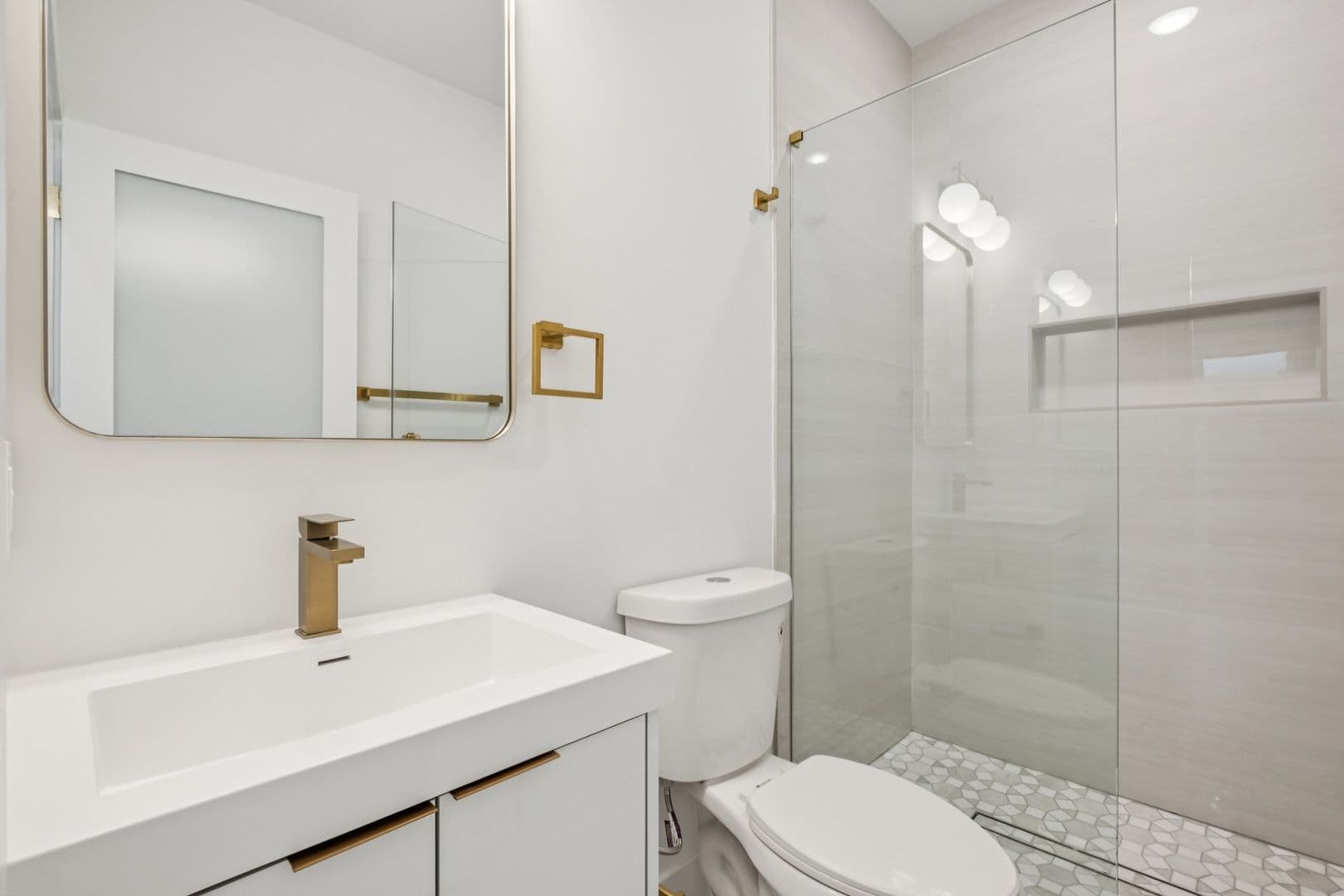 Philadelphia Apartment: 921 E Chelten Ave