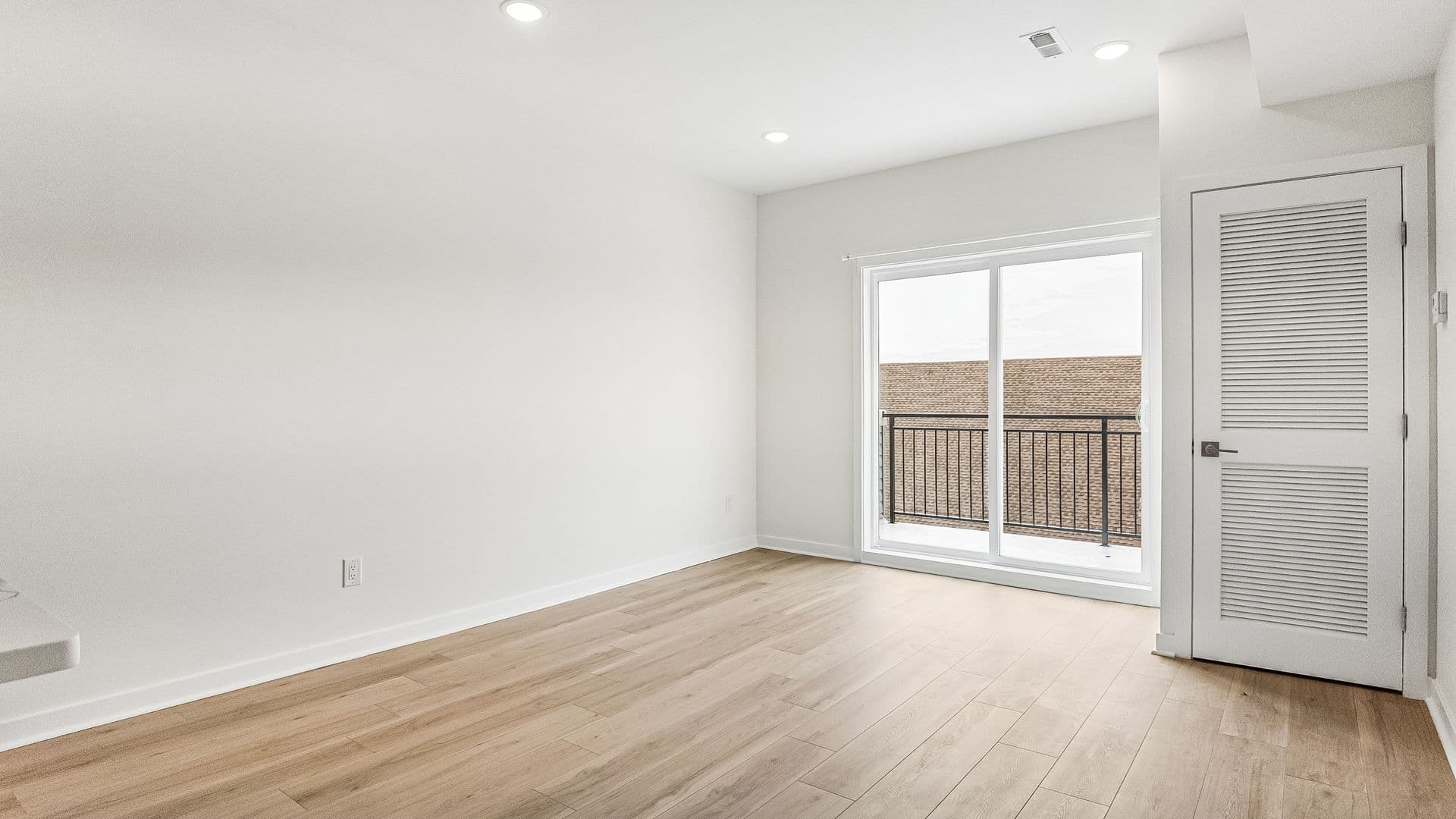 Philadelphia Apartment: 921 E Chelten Ave
