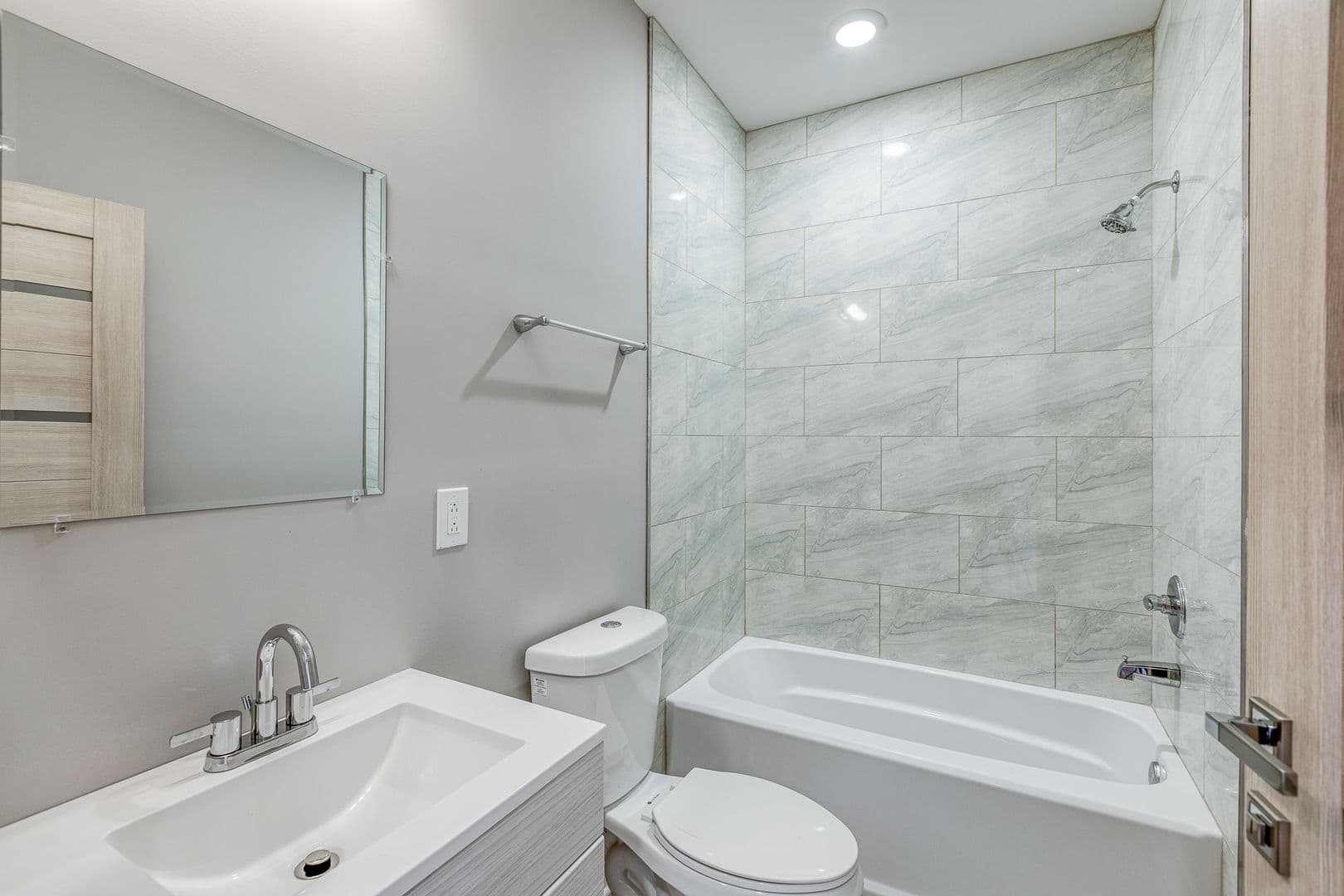 Philadelphia Apartment: 2808 Cecil B Moore