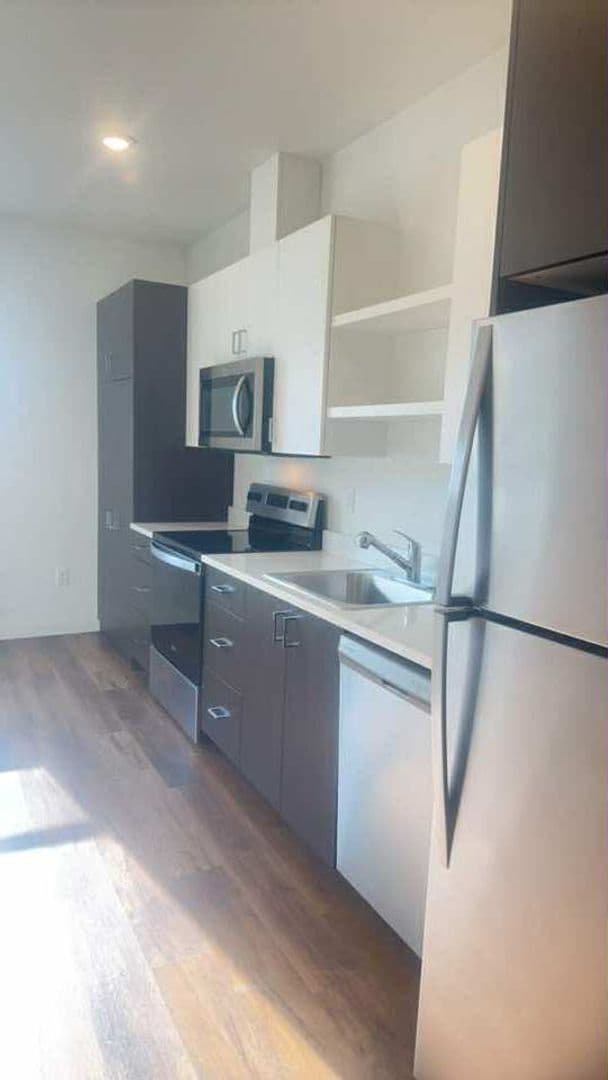 Portland Apartment: 7424 N. St. Louis Ave.