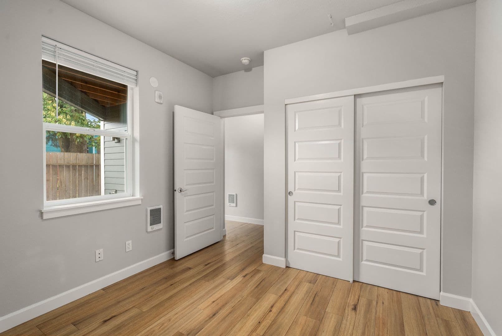 Portland Apartment: 424 NE Stafford St
