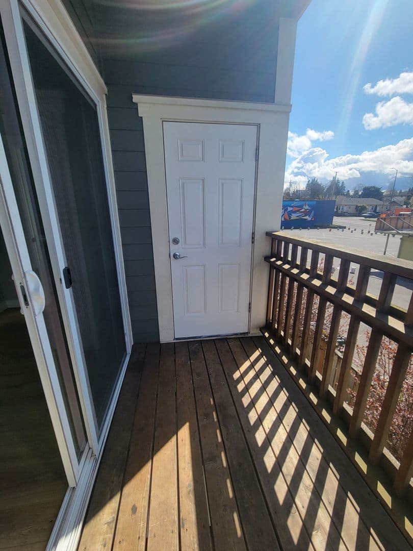 Portland Apartment: 424 NE Stafford St