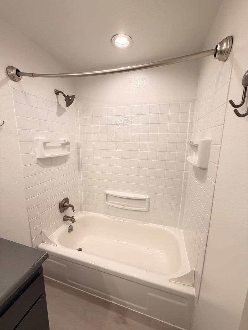 Lake Oswego Apartment: 6951-6957 SW Montauk Circle