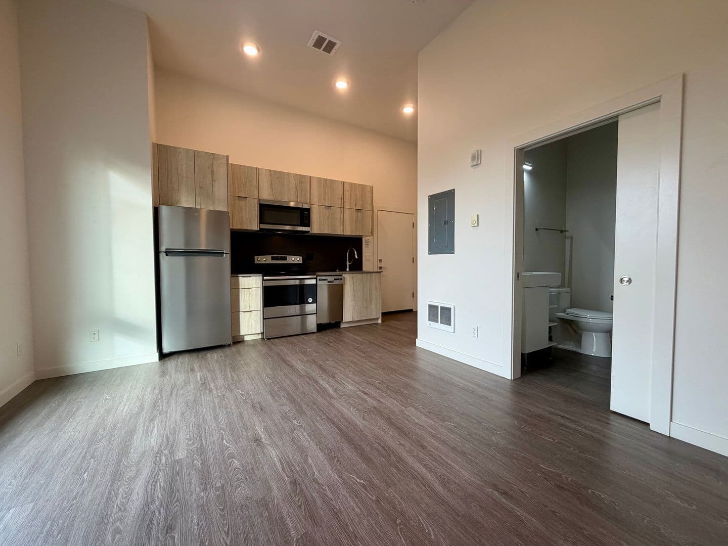 Portland Apartment: 1525 N Webster St.