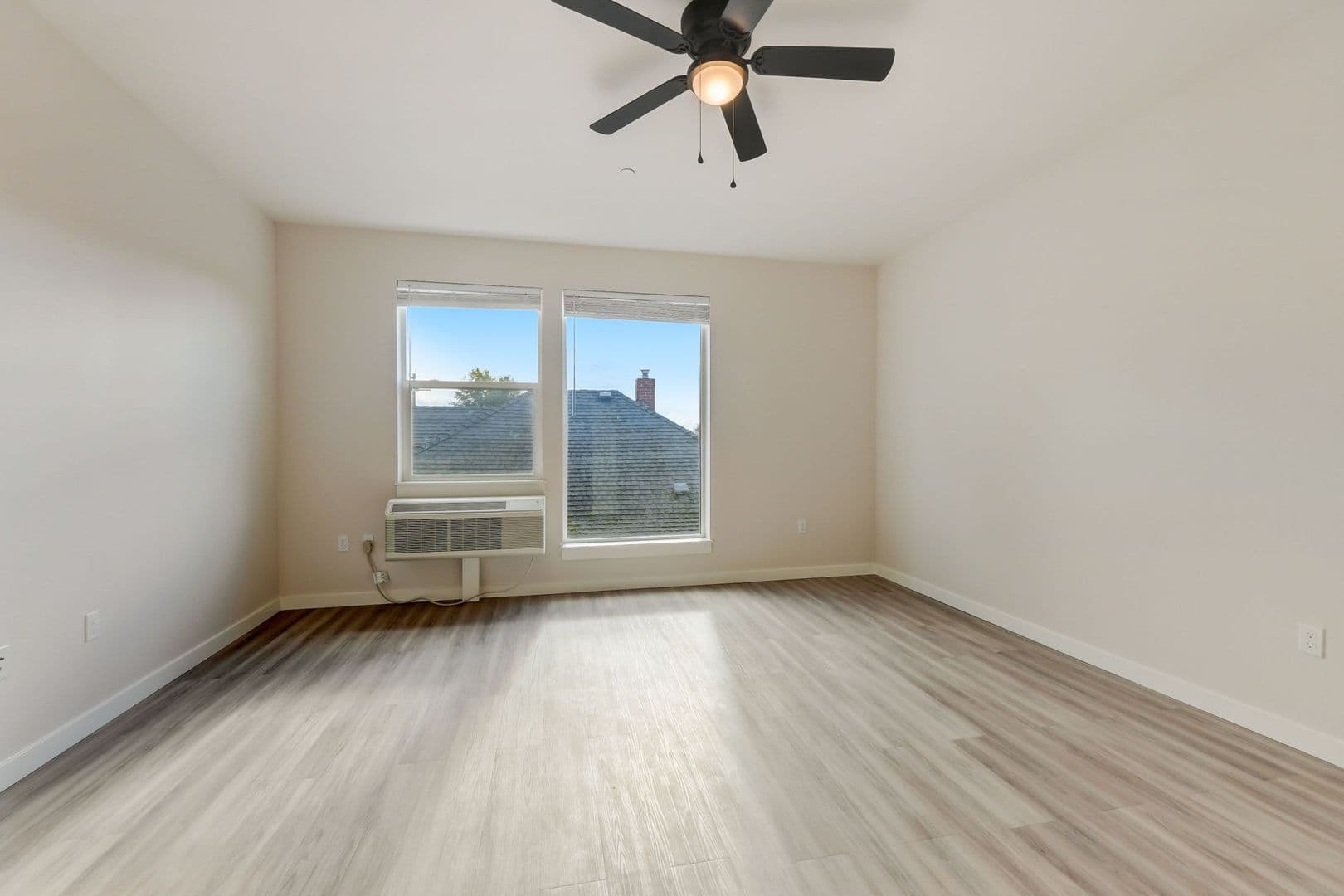 Portland Apartment: 4738 SE Belmont St