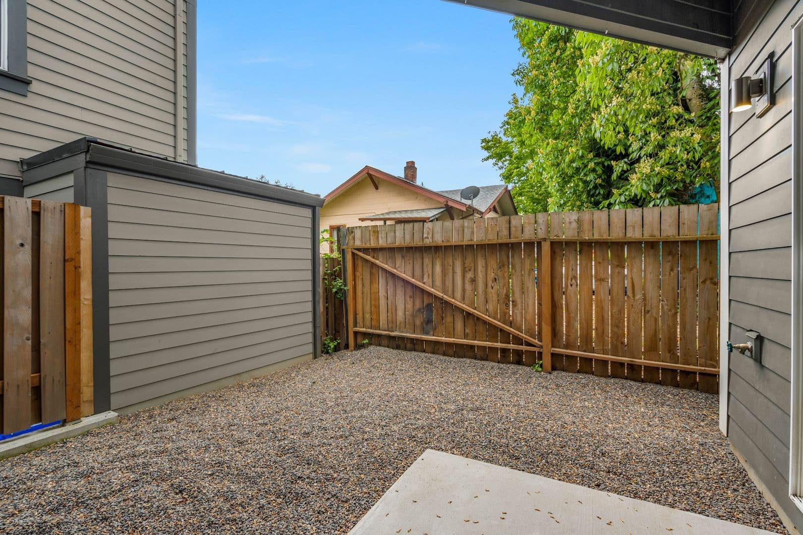 Portland Apartment: 424 NE Stafford St