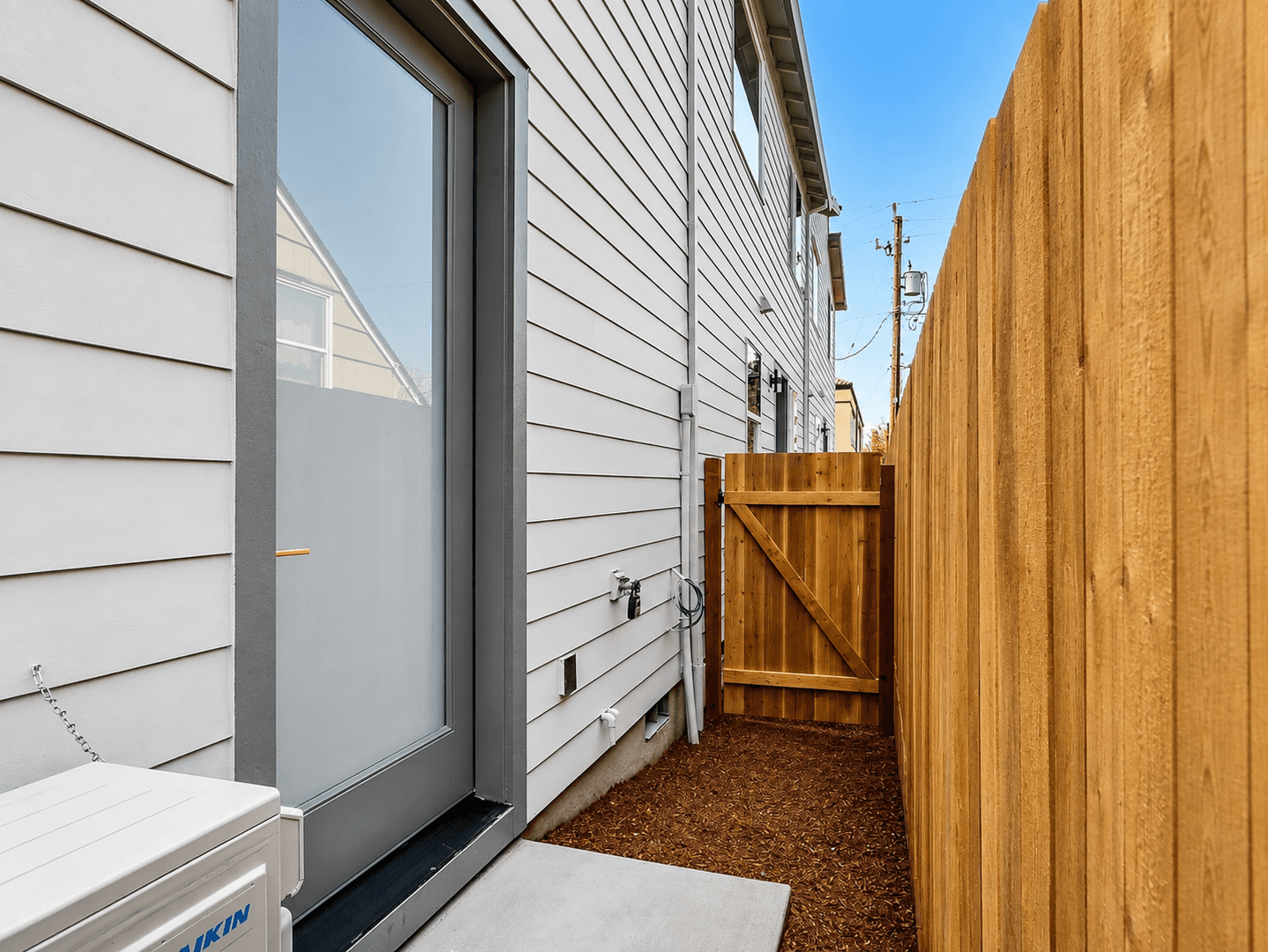 Portland Apartment: 5131-5135 SE Morrison St.