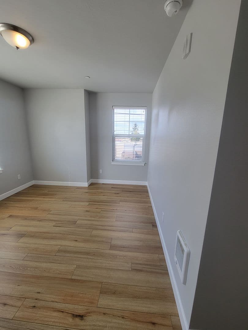 Portland Apartment: 424 NE Stafford St