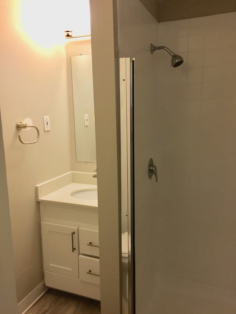 Portland Apartment: 1942 NW Pettygrove St.