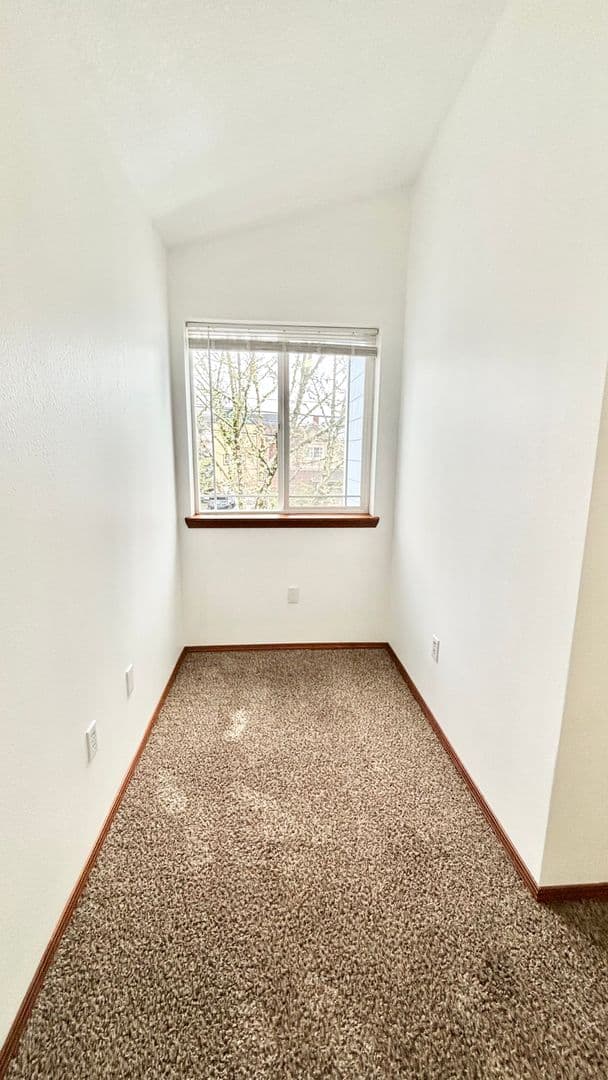 Portland Apartment: 512-528 S. Nebraska St.