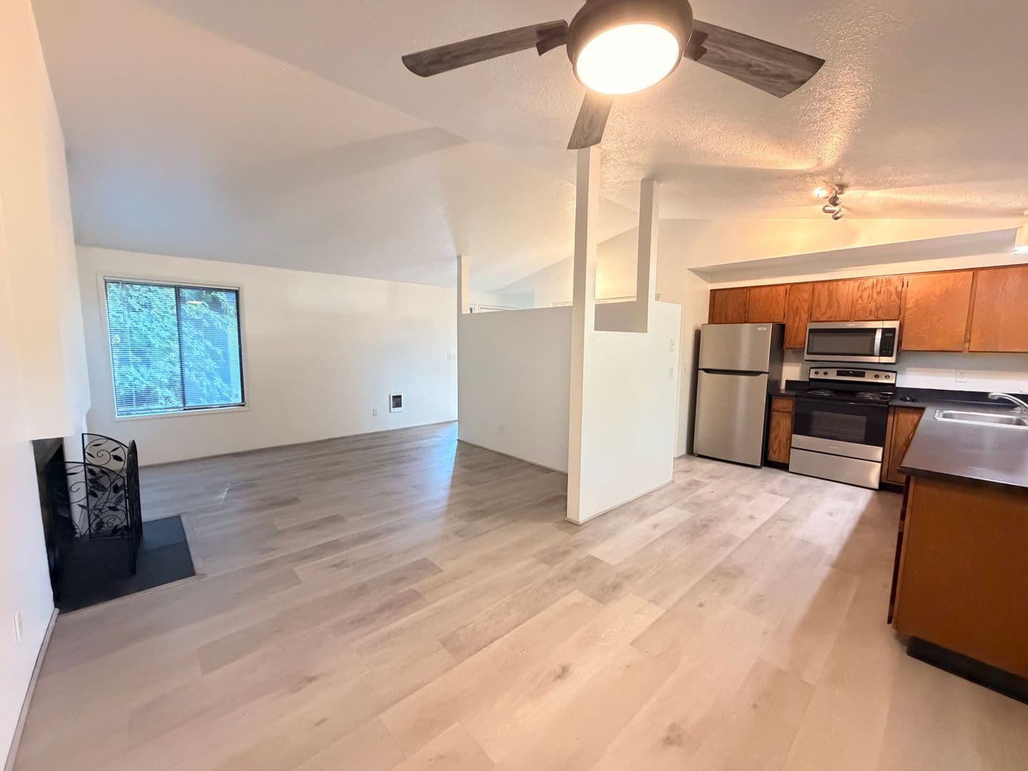 Lake Oswego Apartment: 6951-6957 SW Montauk Circle