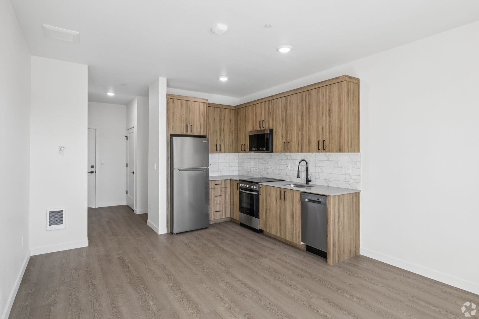 Portland Apartment: 2465 NE Alberta St.