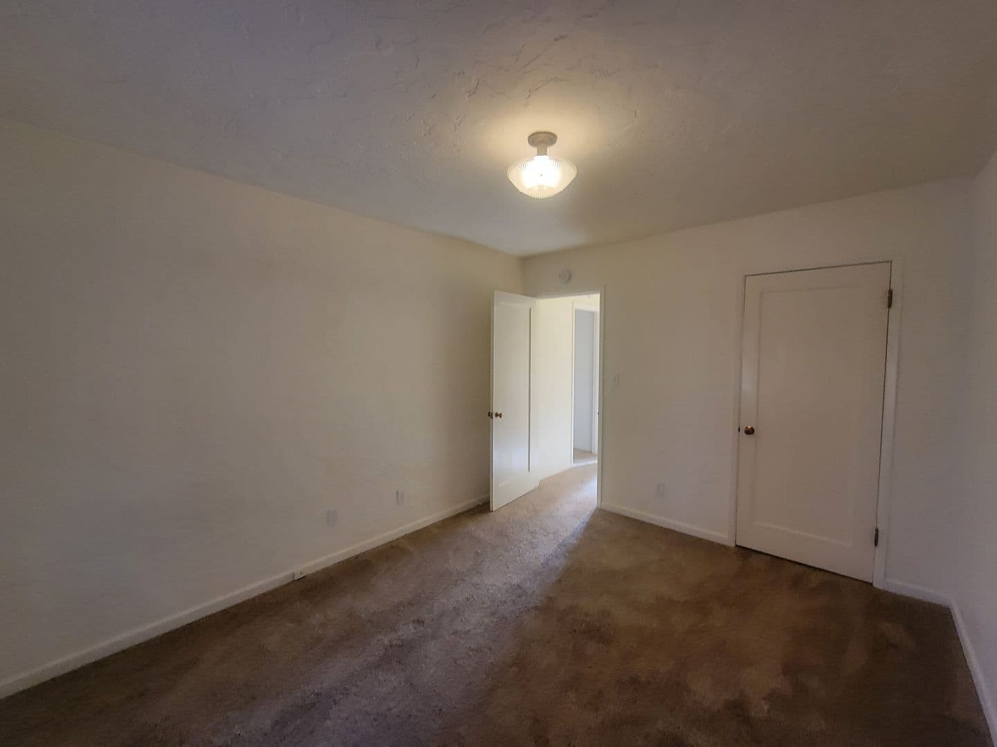 Portland Apartment: 815 SE 42nd Ave