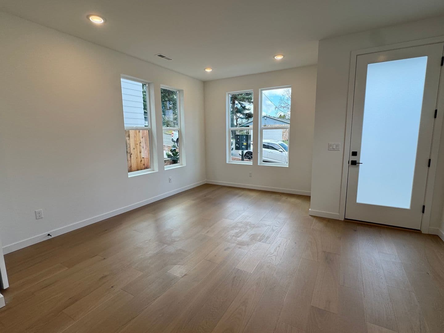 Portland Apartment: 11580 SW 47th Ave.