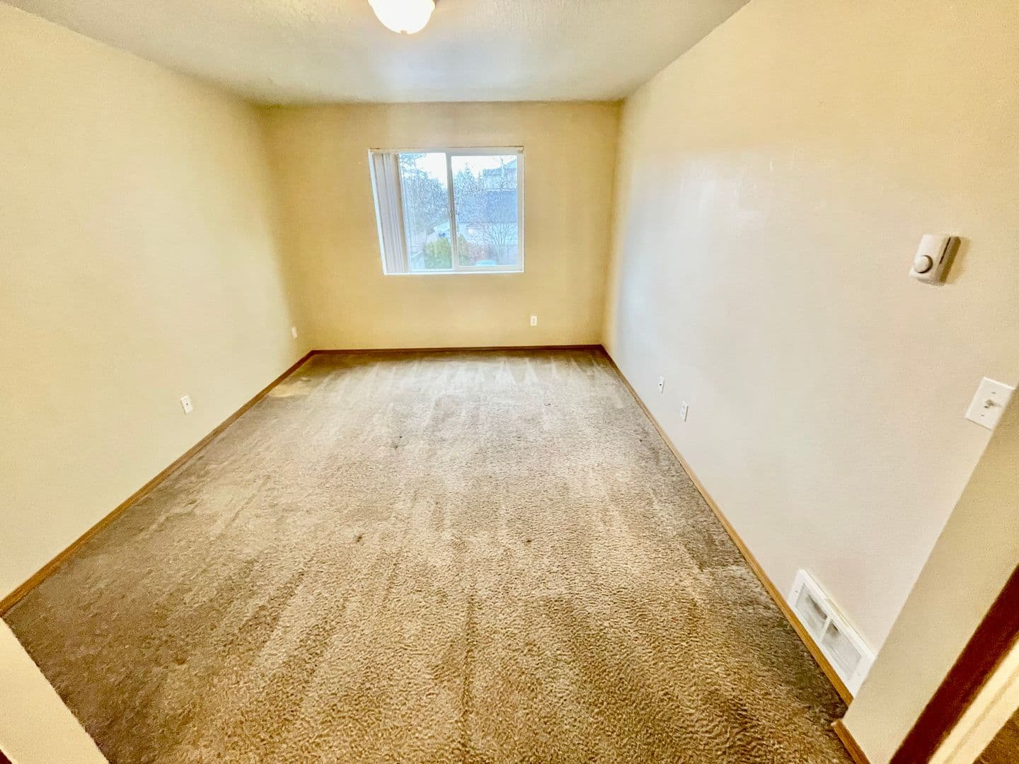 Portland Apartment: 3410-3414 SE 143rd Ave
