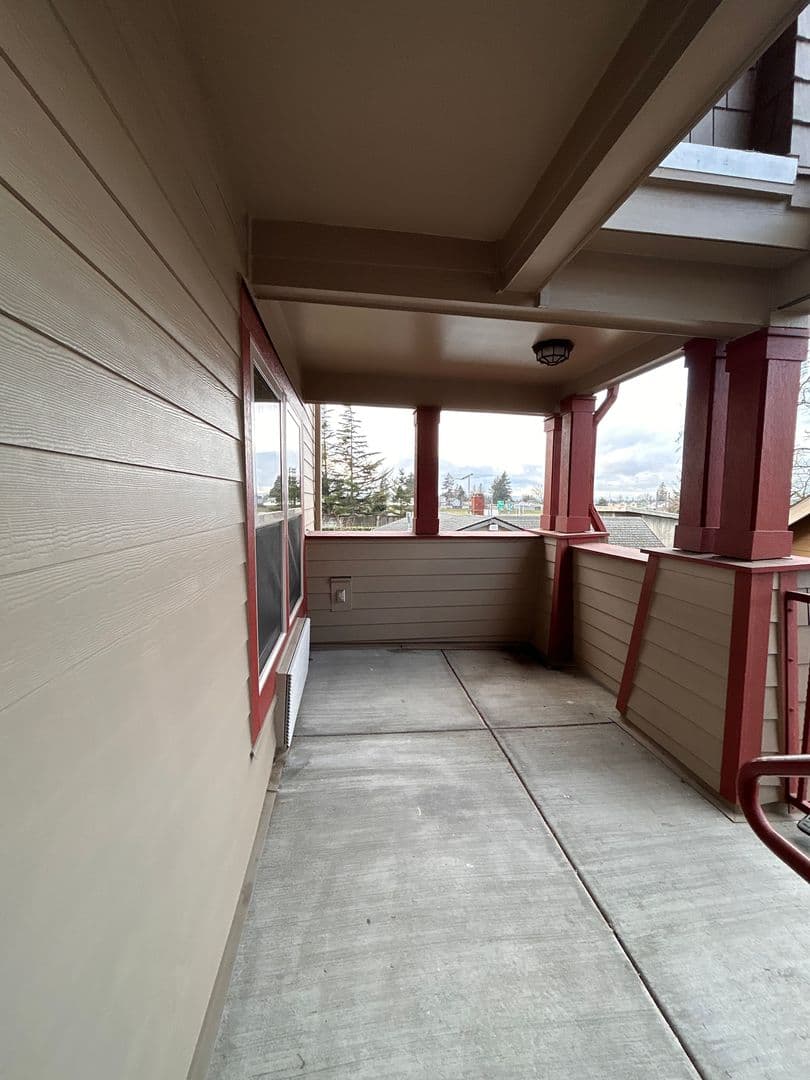 Portland House: 9817 NE Irving St. #216