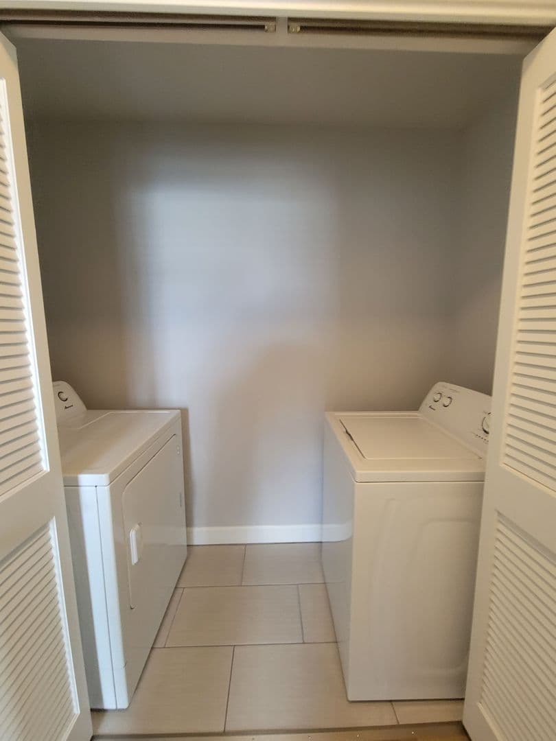 Portland Apartment: 424 NE Stafford St