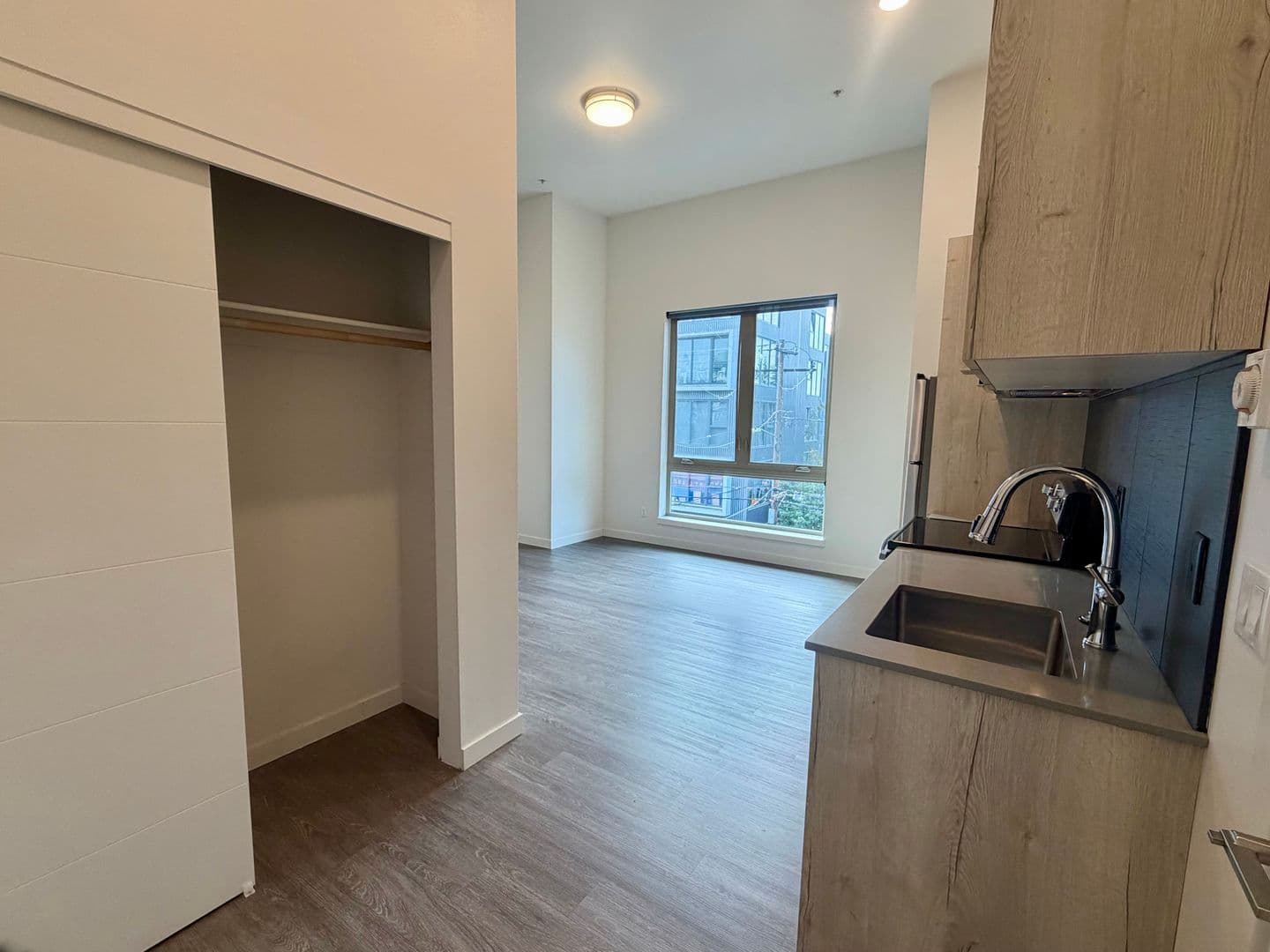 Portland Apartment: 1525 N Webster St.