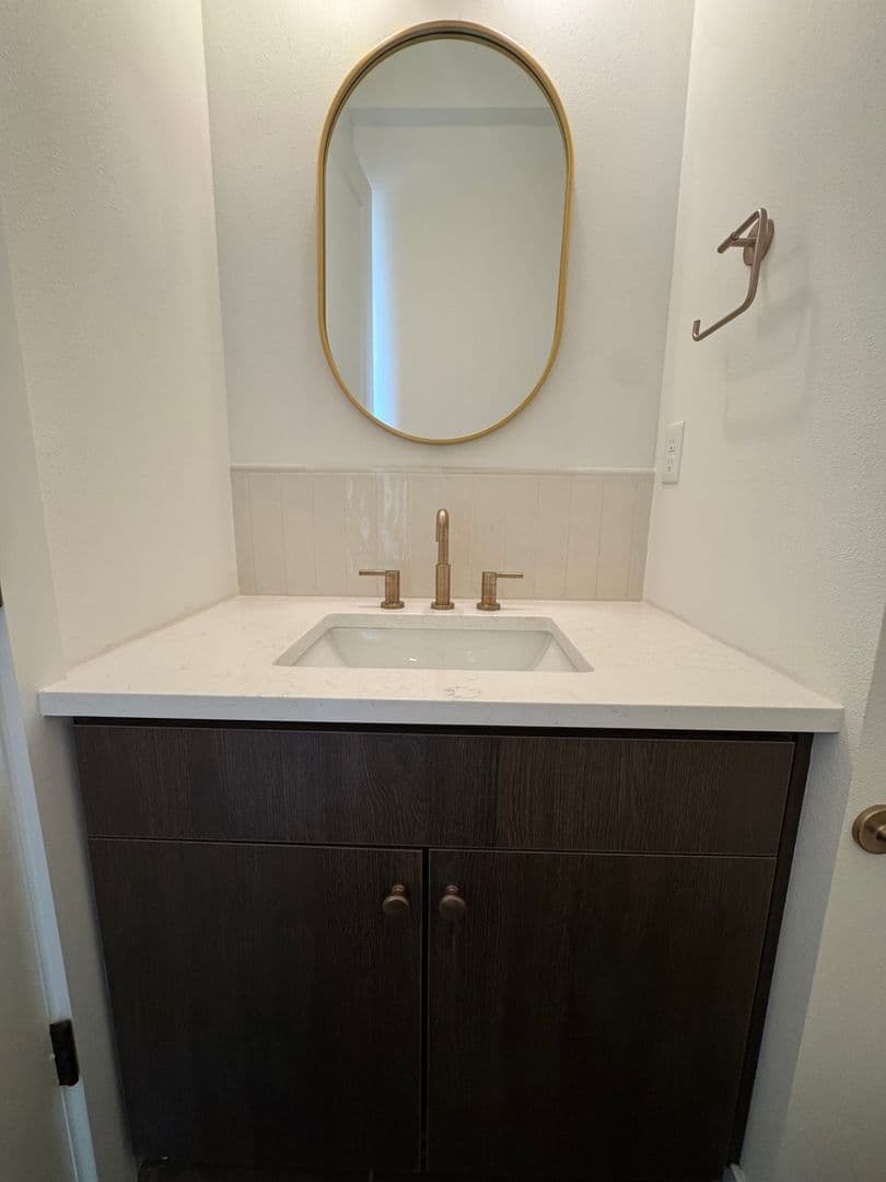 Portland Apartment: 11580 SW 47th Ave.