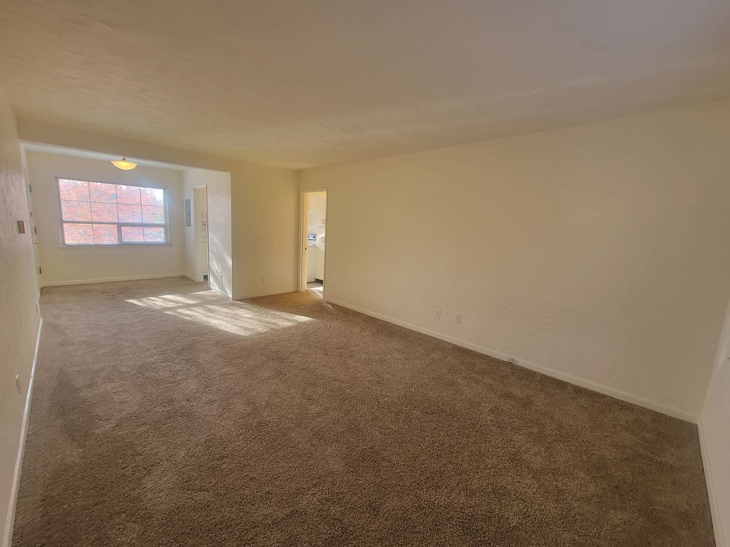 Portland Apartment: 815 SE 42nd Ave