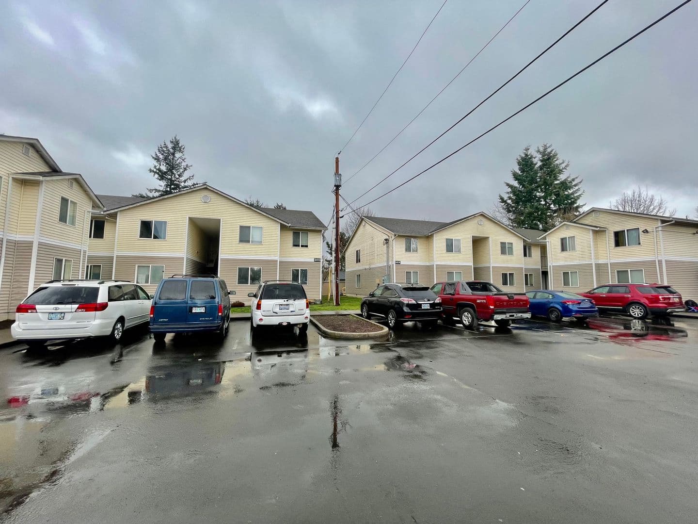 Portland Apartment: 3410-3414 SE 143rd Ave