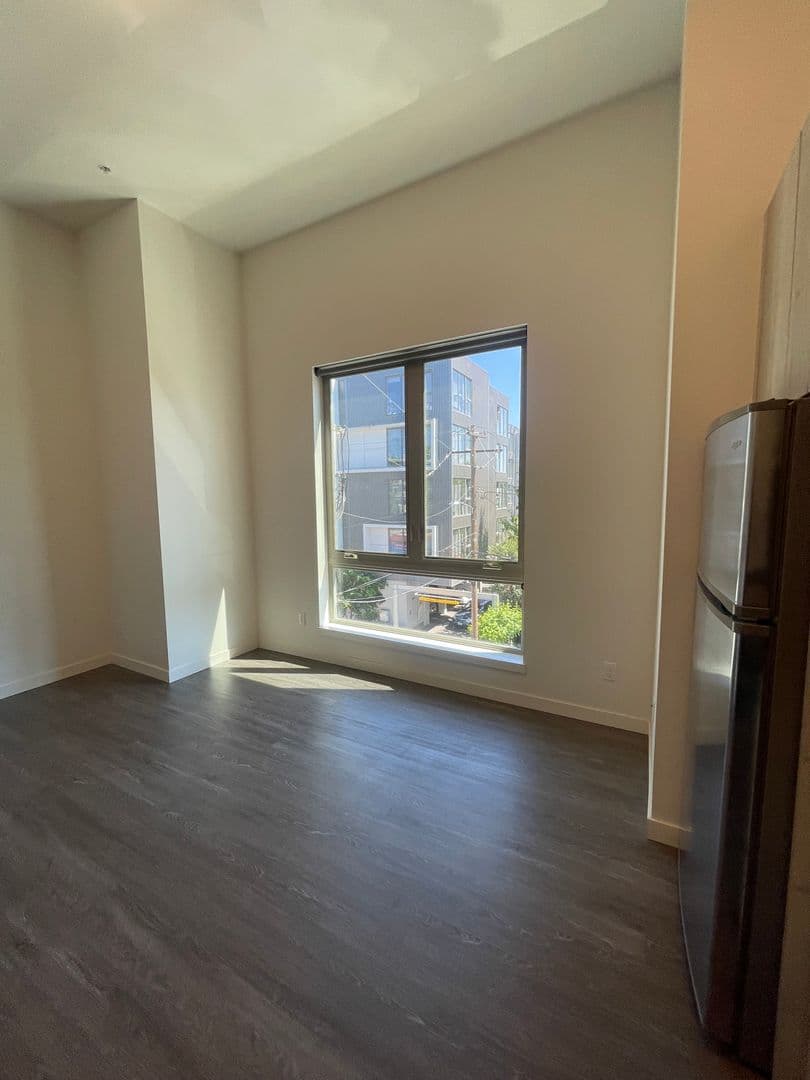 Portland Apartment: 1525 N Webster St.